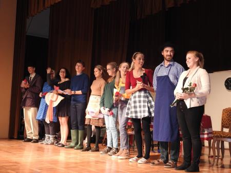 Novoustanovljena razkriška gledališka skupina Vužgeci s svojo premierno predstavo navdušila občinstvo 19